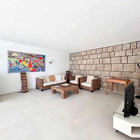 1-bedroom With Private Pool Next To The Appartement