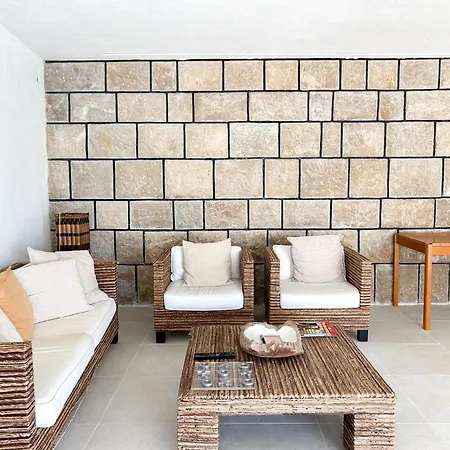 1-bedroom With Private Pool Next To The Sesimbra